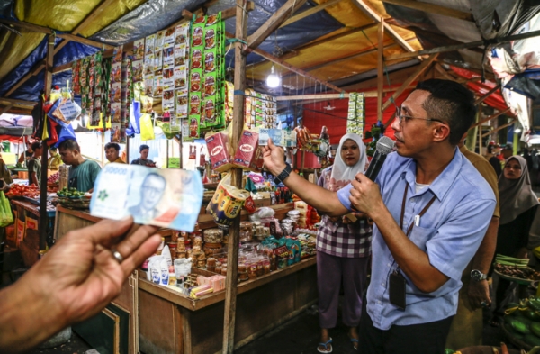 Waspadalah! Pedagang Ternate Dibekali Ilmu Anti Uang Palsu 1 Waspadalah! Pedagang Ternate Dibekali Ilmu Anti Uang Palsu
