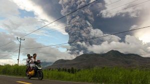 Gunung Lewotobi Meletus 110 Kali! Bahaya?