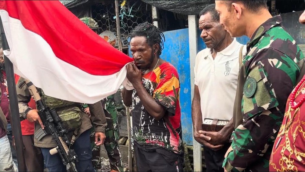 Eks OPM Cium Bendera, Pilih Damai!