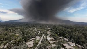 Gunung Lewotobi Meletus! Warga Diimbau Waspada!
