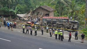 Tragedi Maut Purworejo: 11 Nyawa Melayang!