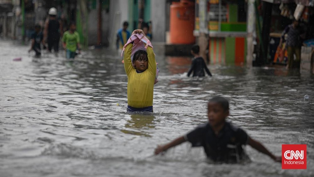 Rob Jakarta: Muara Angke Terendam Hampir 1 Meter! 1 Rob Jakarta: Muara Angke Terendam Hampir 1 Meter!