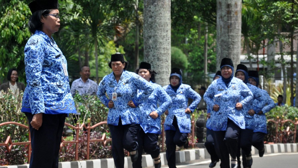 ASN Bakal Pensiun Lebih Tua? Wamendagri Bicara Anggaran Negara! 1 ASN Bakal Pensiun Lebih Tua? Wamendagri Bicara Anggaran Negara!