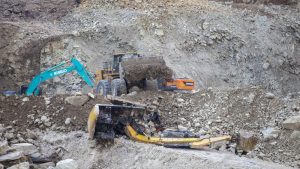 Tragedi Gunung Kuda: Pencarian Korban Longsor Dihentikan!