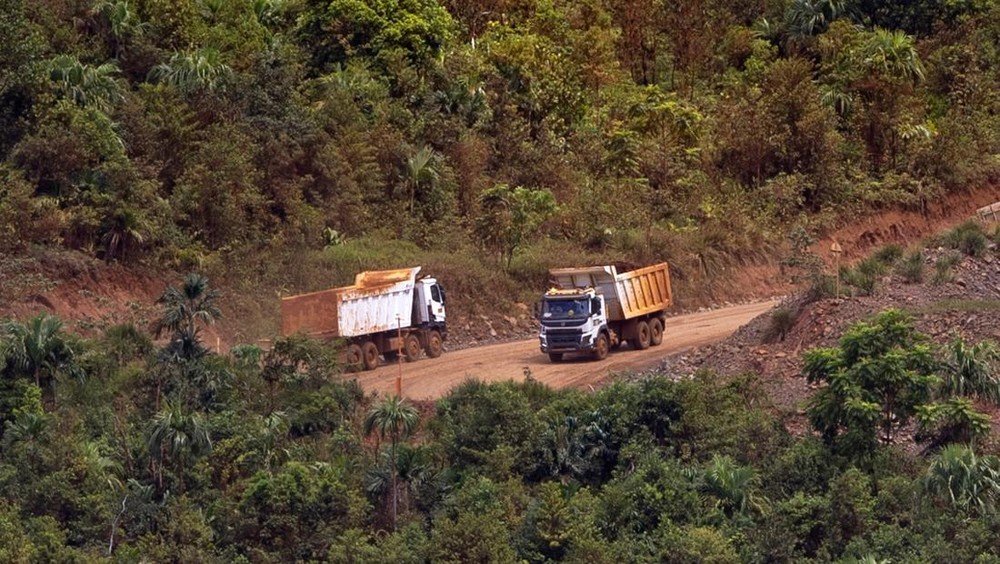 Skandal Tambang Papua: Ada Apa di Balik Izinnya?