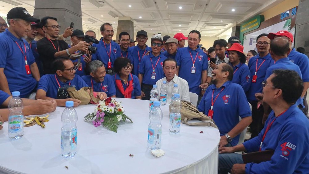 Reuni Akbar UGM Bongkar Rahasia Ijazah Jokowi!