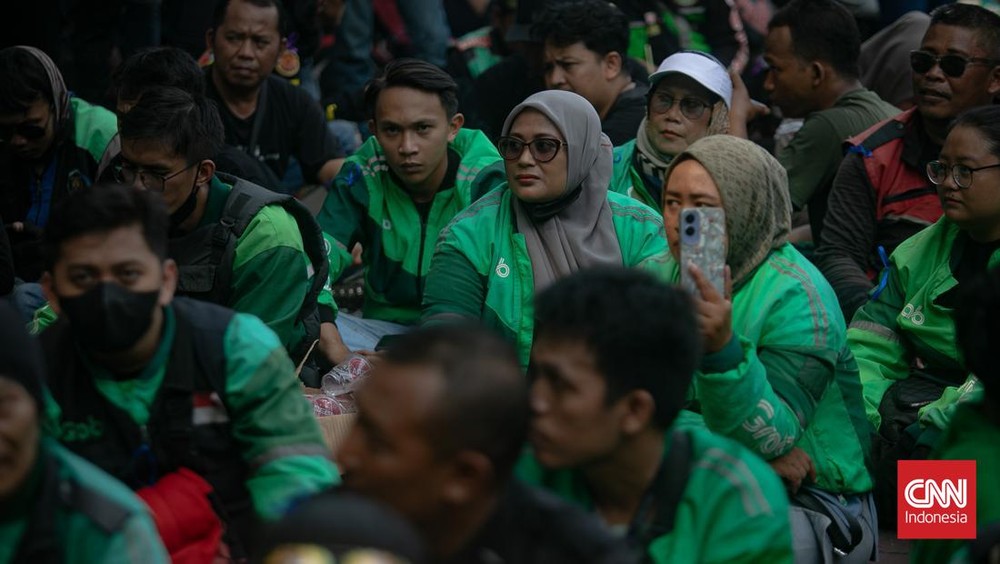 Aksi Ribuan Ojol Lumpuhkan Jakarta! 1 Aksi Ribuan Ojol Lumpuhkan Jakarta!