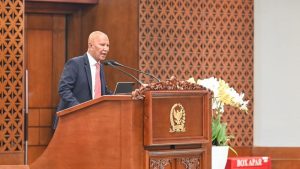Tarif AS Bikin Panik? Strategi Jitu DPR Hadapi Trump!