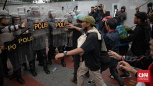 Aksi Mahasiswa Panas! DPR Dituntut Bubar!