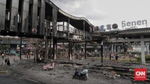 Aksi Demo Ricuh, Jakarta Porak-Poranda!