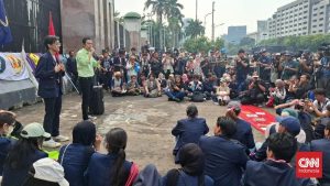 Aksi Mahasiswa Desak DPR! 17+8 Tuntutan Rakyat Jadi Sorotan
