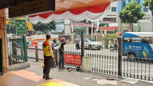 Pramono Anung Bobol Pagar Stasiun Cikini!