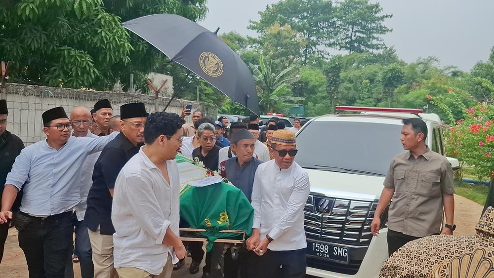 Pemakaman Arif Budimanta: Menteri hingga Ketua MPR Turut Antar Perjalanan Terakhir! 1 Pemakaman Arif Budimanta: Menteri hingga Ketua MPR Turut Antar Perjalanan Terakhir!