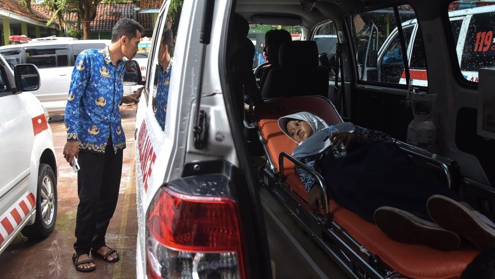 MBG Banjar Beracun! Ratusan Siswa Dilarikan ke RS
