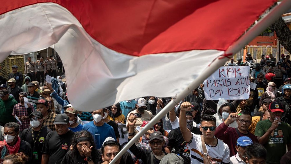 Demo Bupati Pati: 4 Orang Diamankan Polisi! 1  Demo Bupati Pati: 4 Orang Diamankan Polisi!