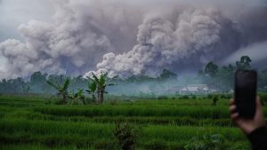 Semeru Mengamuk! Lumajang Siaga Bencana