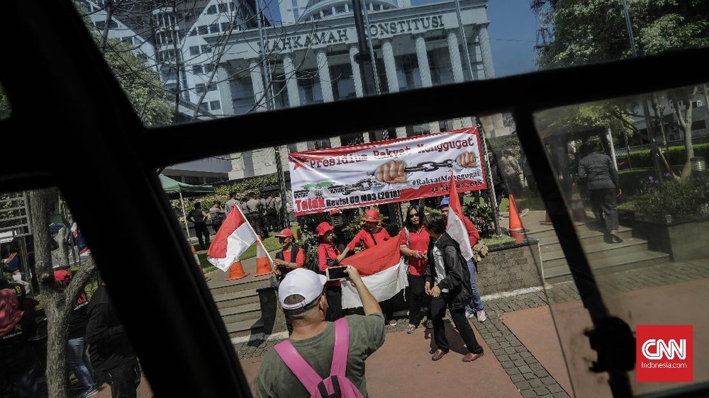 DPR Digugat! Rakyat Bisa Pecat Anggota Dewan?