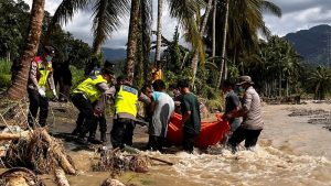Tragedi Sumatera: Banjir Bandang Tewaskan Ratusan!