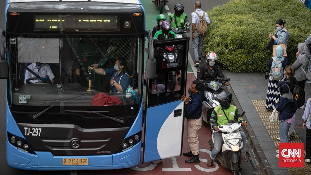 Transjakarta Ubah Rute! Banjir Jakarta Bikin Repot?