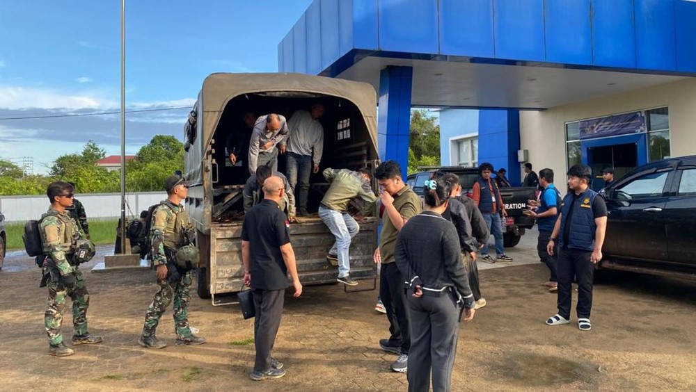 TERUNGKAP! 2 WN China Penyerang TNI Kini Tersangka, Ada Apa? 1 TERUNGKAP! 2 WN China Penyerang TNI Kini Tersangka, Ada Apa?