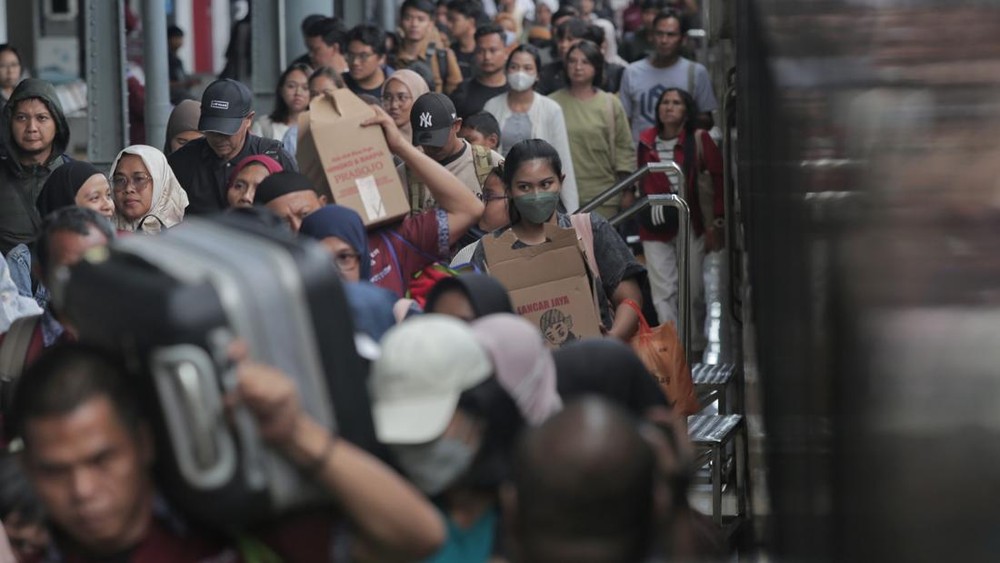 Waspada! Jutaan Warga Bergerak, Cuaca Ekstrem Mengintai Nataru