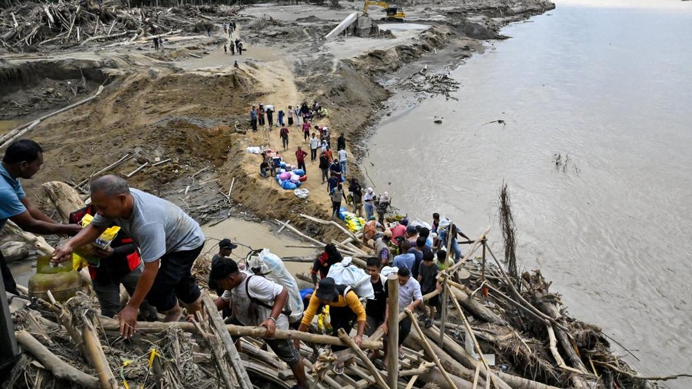 Tragedi Sumatra: Pencarian Korban Banjir Longsor Belum Usai!