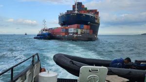 Mencekam! Kapal Raksasa Hantam Tongkang di Perbatasan 3 Negara!