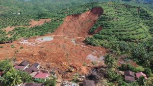 Tragedi Bandung! Longsor Timbun Warga, Evakuasi Dramatis!