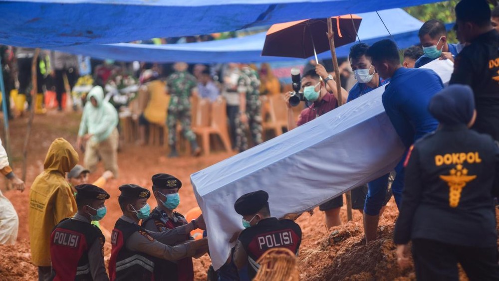 Tragedi Sumatra: Korban Tewas Tembus 995, Ada Fakta Mengejutkan! 1 Tragedi Sumatra: Korban Tewas Tembus 995, Ada Fakta Mengejutkan!