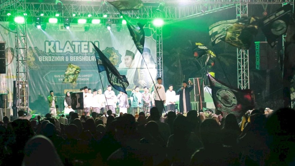 Klaten Bersatu dalam Doa: Wabup Hadiri Dzikir Akbar! 1 Klaten Bersatu dalam Doa: Wabup Hadiri Dzikir Akbar!