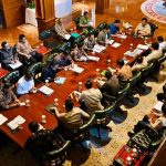 Prabowo Kebut Rapat di Hambalang: Bencana & Diskon Liburan!