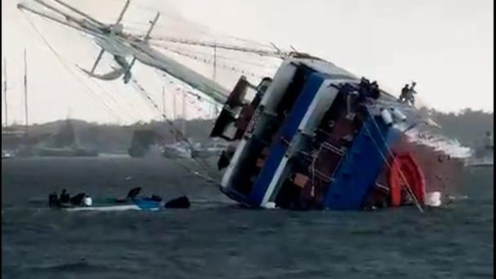 Dramatis! Kapal Pinisi Karam di Bali, Nyaris Renggut Nyawa!