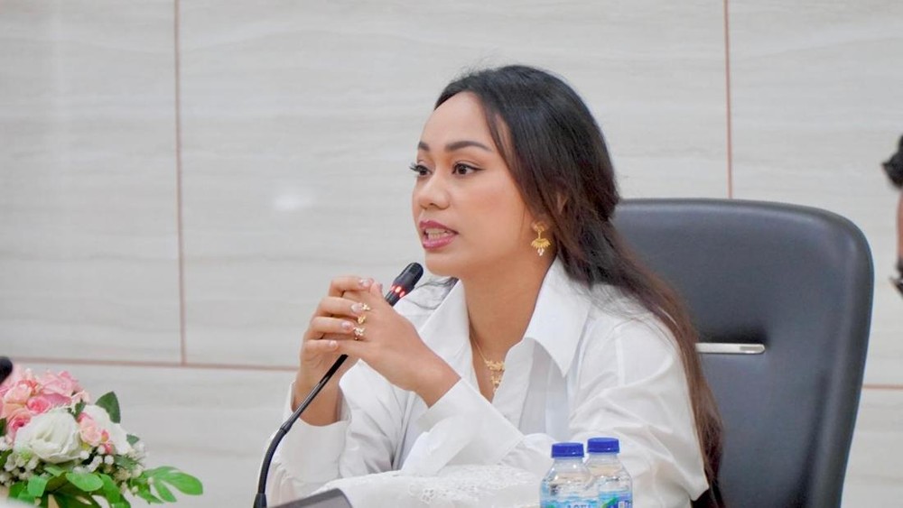 Zita Anjani Bikin Natal Papua Terharu, Sampai Masuk Dapur!