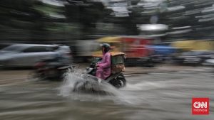 Jakarta Tenggelam! Banjir Landa Puluhan Titik