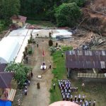 Sekolah Ambruk, Siswa SD Semangat Belajar di Tenda!