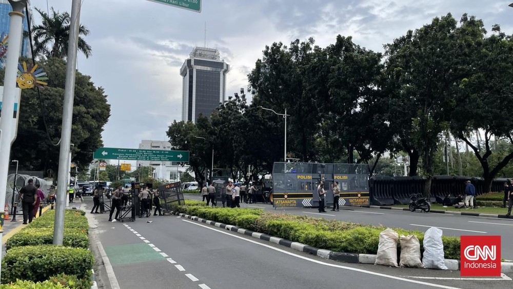 Jalan Protokol Jakarta Dibuka! Buruh Tuntut UMP Fantastis 1 Jalan Protokol Jakarta Dibuka! Buruh Tuntut UMP Fantastis