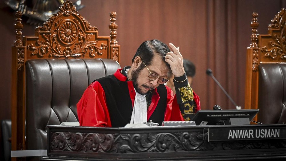 Anwar Usman Ungkap Alasan Sering Absen di MK!