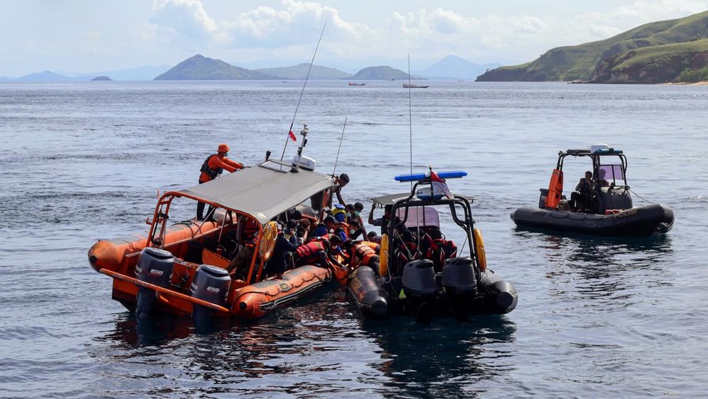 Misteri Labuan Bajo: Pencarian Korban Kapal Tenggelam Diperpanjang! 1 Misteri Labuan Bajo: Pencarian Korban Kapal Tenggelam Diperpanjang!