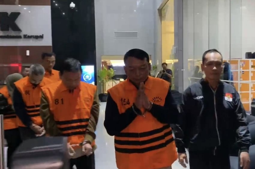 PENGADILAN GEMPAR! Ketua PN Depok Berbaju Oranye KPK