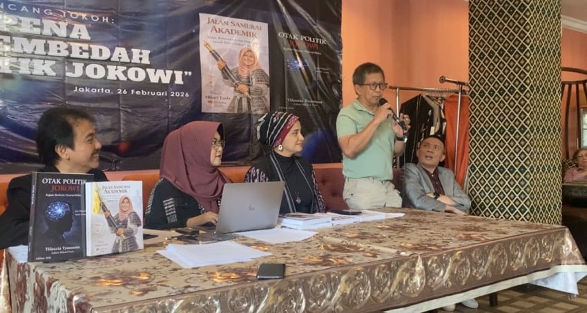 Bukan Hukum! Rocky Gerung Desak Sidang Akademis Ijazah Jokowi