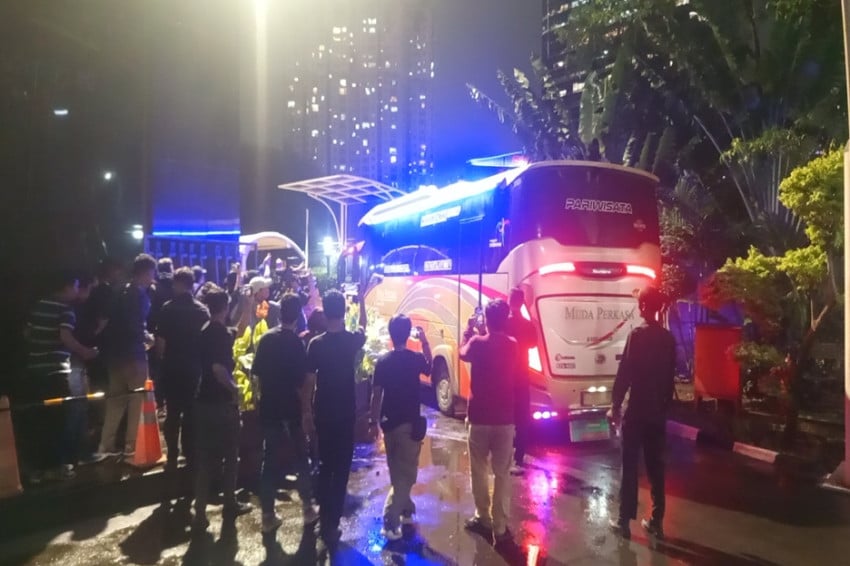 OTT Bupati Pekalongan: Bus Misterius Angkut 11 Orang ke KPK!