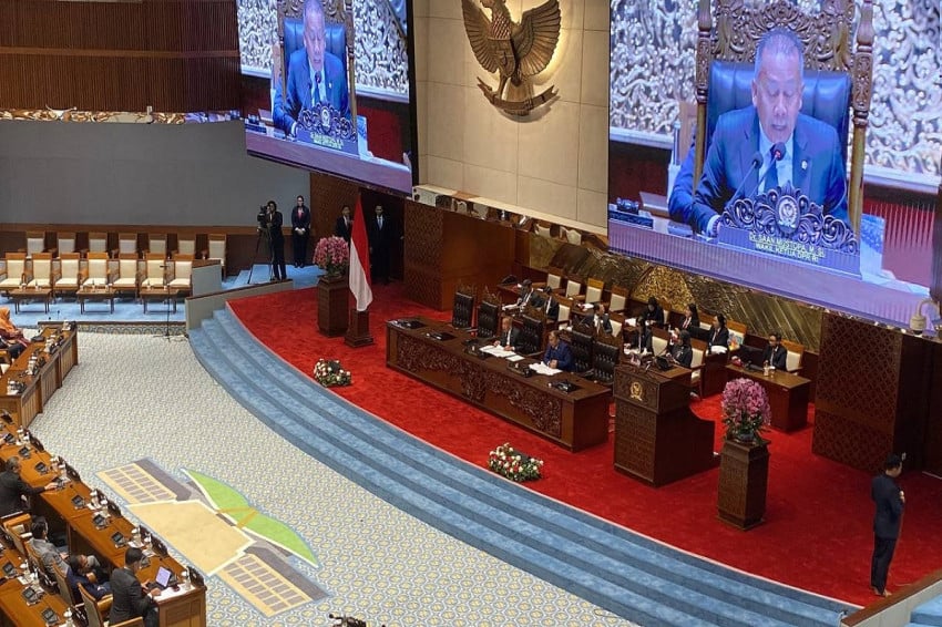 MK Gebrak Meja! Aturan Uang Pensiun Pejabat Negara Bermasalah!