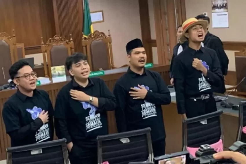 Lawan Balik! Delpedro Cs 'Tantang' Kejagung di Meja Hijau 1 Lawan Balik! Delpedro Cs 'Tantang' Kejagung di Meja Hijau