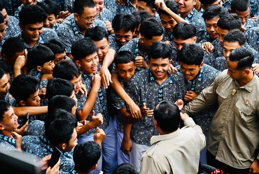 Pendidikan Heboh! Prabowo Nyanyi Bareng Siswa, Janji Emas!