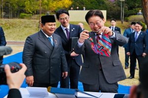 Diplomasi Gemas! Prabowo Hadiahi Pakaian Khusus Anjing Presiden Korsel!