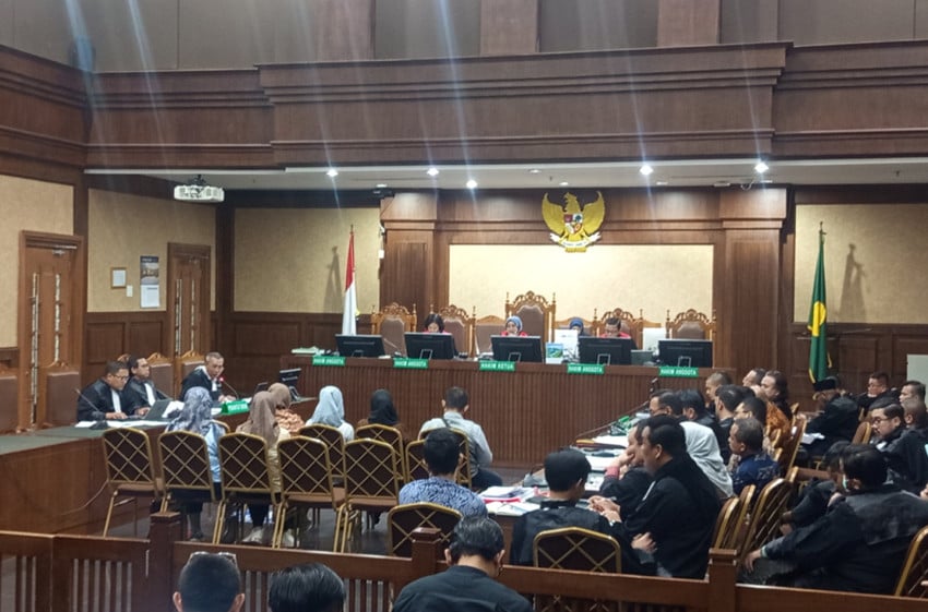 SETORAN GELAP K3: Rp100 Juta Per Tahun Terkuak di Sidang! 1 SETORAN GELAP K3: Rp100 Juta Per Tahun Terkuak di Sidang!