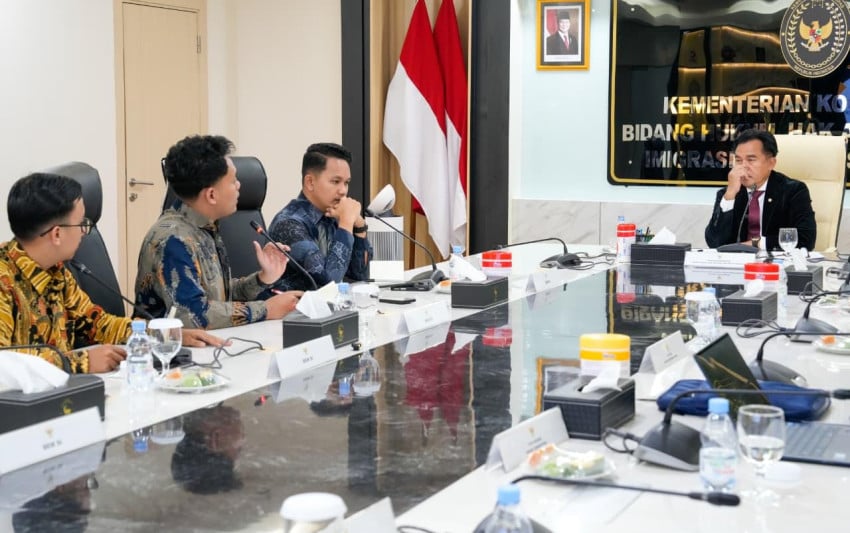 TERUNGKAP! Yusril Bongkar Maksud Asli Tuntutan BEM SI ke Prabowo!