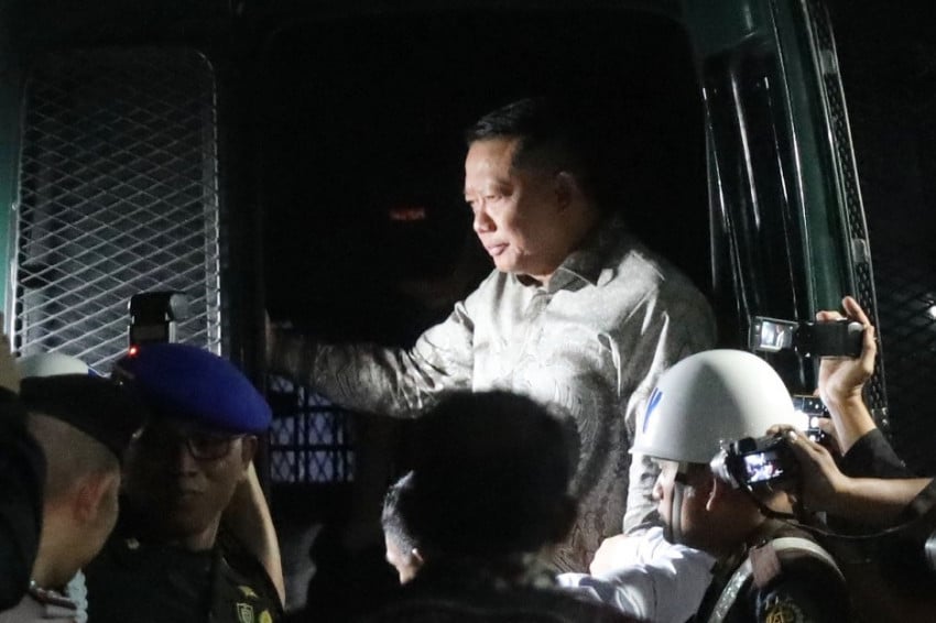 Mengejutkan! Febrie Adriansyah Ditahan Tanpa Rompi Tahanan!