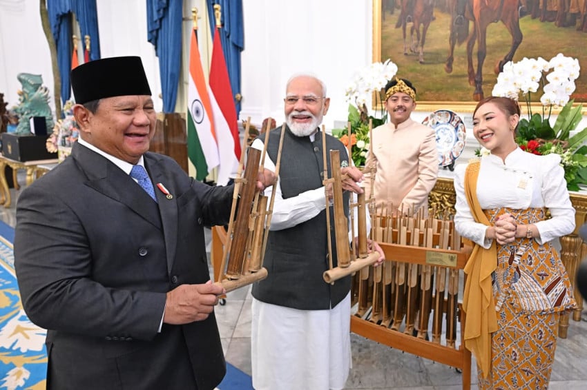 Momen Langka! Prabowo Bikin PM Modi Terpana Angklung!