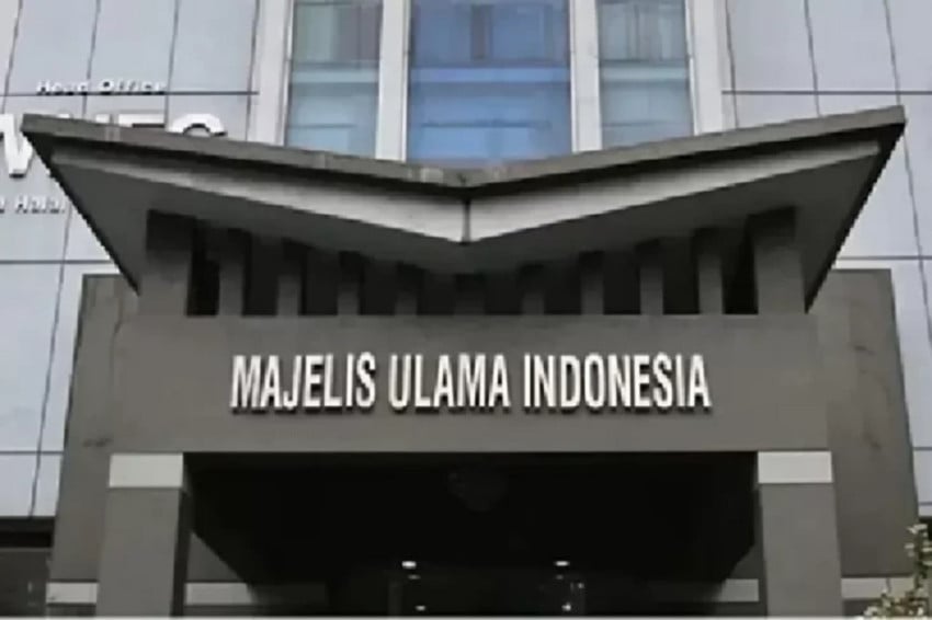 MUI Tegas: Pria Berbusana Wanita Haram, Termasuk Agustusan!